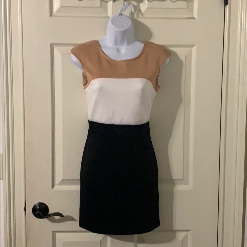 NWT‼️ Woman’s medium pencil dress
